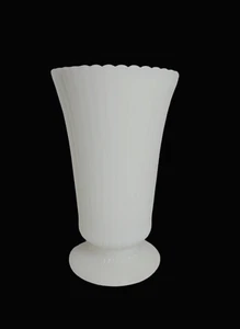 VTG. E.O. Brody M5000 Fluted Ribbed Milk Glass Pedestal Vase With Scalloped Rim - Picture 1 of 9
