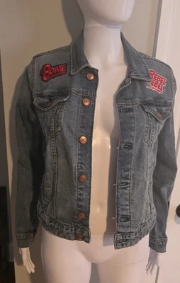 Chaqueta vaquera H&M para mujer talla 8 parche trabajo David Bowie y más Foto 1 de 4