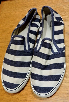 Mocasín sin cordones Mossimo para mujer talla 10 azul marino/blanco roto de lona a rayas Foto 1 de 4