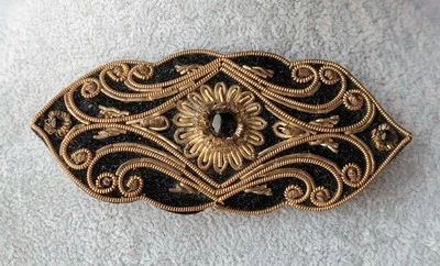 Bareta de fieltro vintage con cuentas y enrolladas de alambre Foto 1 de 4