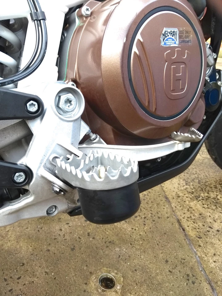 ZERO FX FXS 2014-2020 REPOSAPIÉS DESLIZADORES PROTECTOR CONTRA CHOQUES ESTRIBA NEGRA R6D5 Foto 1 de 2