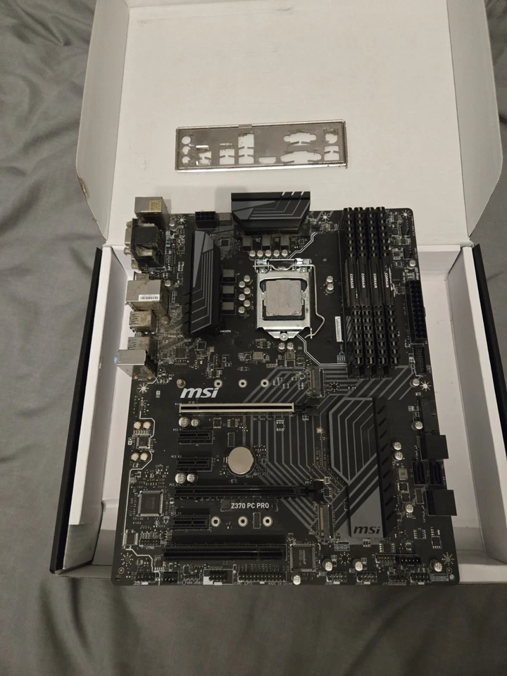 i7 8700k LG1151 BUNDLE with Mobo + 16GB DDR4 RAM - Image 1 of 1