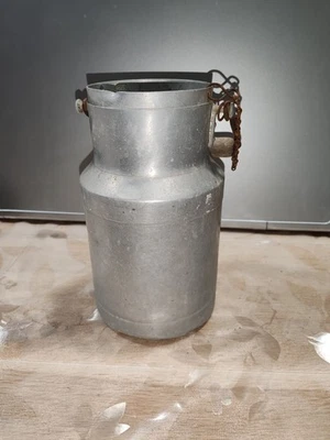 Ancien  Petit Pot à Lait En  Alu des Année 20 40  - Photo 1/4