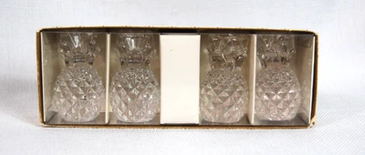 Juego de 4 candelabros cónicos pequeños de piña de vidrio Williams Sonoma Foto 1 de 4