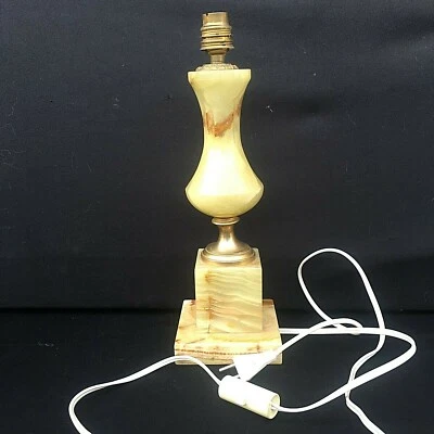 BEAU PIED DE LAMPE EN ONYX VERT CLAIR MARRON ET MONTURE EN LAITON ESPAGNE H. 33  - Photo 1/4