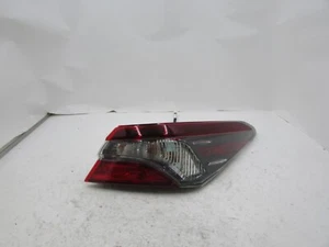 TOYOTA CAMRY XSE 2021-2023 ORIGINAL OEM LUZ TRASERA DERECHA ESTILO LED BISEL NEGRO B1 - Imagen 1 de 3