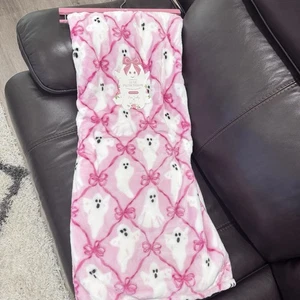 Loire Valley Pink Ghost Plush Throw Blanket 60"x70" Halloween Theme - Picture 1 of 5