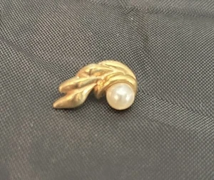 NAPIER Elegant Vintage Swirl Wing Gold Plate & Faux Pearl Post Earring One - Picture 1 of 6