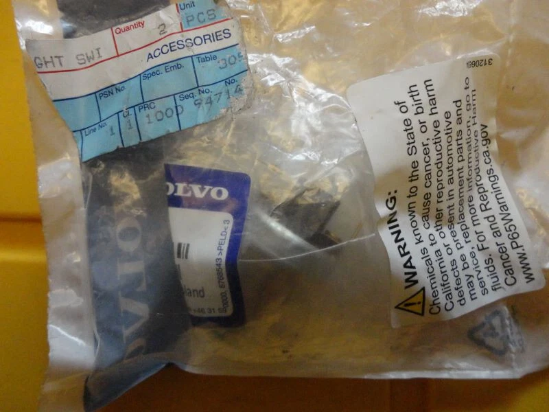 New OE Volvo Brake Light Switch 122 1800 140 164 Non Hydraulic - Image 1 of 1