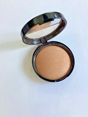 Laura Geller Soft Matte Baked Bronzer Shade Fair 8.5 grams - Image 1 of 2