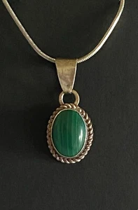 "Collar cadena serpiente 18"" piedra curativa 18"" piedra curativa firmado por artista H SS 925 y malaquita" - Imagen 1 de 8