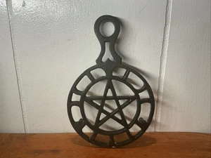 Vintage Cast Iron 5 Pointed Star Black 3-footed PENTAGRAM Trivet - Picture 1 of 8