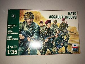 Vintage ESCI ERTL 1:35 Modern NATO Assault Troop Soft Plastic Model Soldiers