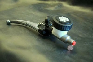 Trumph Master Cylinder Assembly fits 1973-1978 T140 T150 - Foto 1 di 1