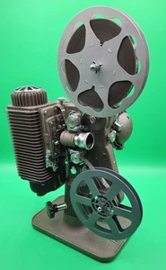 Revere 85 Film 8mm Projector with Reels + extra bulb. Cleaned, tested, working - Picture 1 of 8