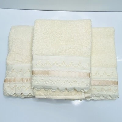  Innovation Bath Towels by RA Briggs Set of 3 Cream 22" x 41" Vintage NOS - Image 1 of 4