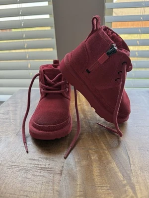 Botas Chukka UGG Neumel Rojo Gamuza Niño Pequeño Talla 8 Cremallera Lateral Forradas Foto 1 de 4