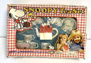 Vintage Berwick Snoopy and Woodstock Child's Tea Set - Made in England F5-146