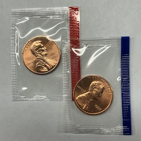1992 P & D Lincoln Memorial Cent / Penny Set in MINT CELLO from Mint Set Cover