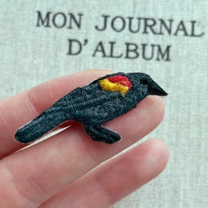 Distintivo applique uccellino piccolo ferro su toppa grigio uccellino, regalo per amanti degli uccellini - Foto 1 di 5
