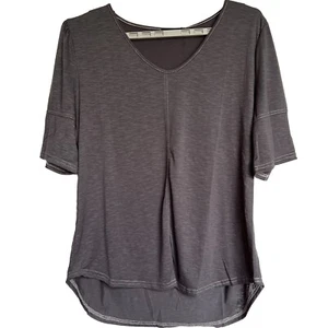 NWT Just Fashion Now Top Women’s 2XL Solid Gray Short Sleeve V-Neck Shirt - Picture 1 of 6