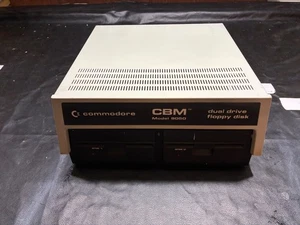 Vintage - Commodore CBM 8050 Dual Floppy Disk Drive in original box - POWERS ON - Picture 1 of 12