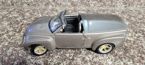 Maisto 1:18 Diecast - 2000 Chevrolet SSR Concept - Missing Parts - No Box - Bild 1 von 12