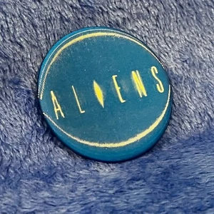 Botón de promoción de cine ALIENS 2,25"" lenticular 20th Century Fox 1986 de colección difícil de encontrar - Imagen 1 de 3