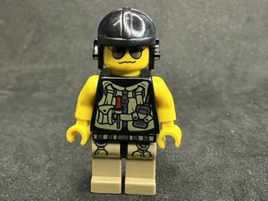 LEGO Dino Hero - Utility Vest Minifigure Set 5885 - Picture 1 of 2