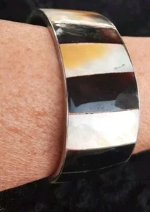 Vtg Natural Shell Inlay Brown Cream Gold Colors Bangle Bracelet Silvertone 1"w - Picture 1 of 16