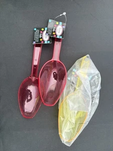 Job Lot Box Of New Yellow & Red Plastic Sweet Scoops Wedding Party Accessories - Picture 1 of 3