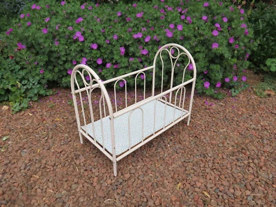 ancien lit de poupée en fer - Photo 1/4