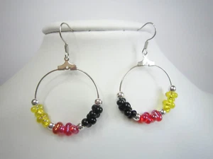 Pendientes hechos a mano criolla Nelly bandera2, negro-rojo-oro, Alemania, Bélgica - Imagen 1 de 2