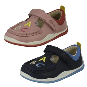 Niños Niños Niñas Clarks Cuero Gancho y Bucle Barra en T Zapatos Fideos Brillo T - Imagen 1 de 19