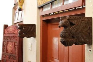 Peacock Corbel Wall Bracket Vintage Style Home Decor Wooden Bird Sculpture Rare - Picture 1 of 9