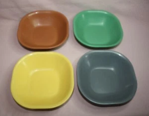 VINTAGE  MELAMINE  LOT OF 4 RAINBOW WARE BOWLS CROWN ROYAL  BUCKINGHAM CANADA - Bild 1 von 4