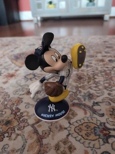 MICKEY MOUSE Disney NEW YORK YANKEES Baseball Figurine Danbury Mint 2001 - Picture 1 of 2