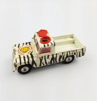 Vintage 1960's Corgi 109 WB Safari Land Rover Lions of Longleat - Image 1 of 4