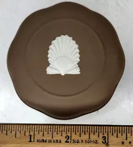 Scatola portagioie vintage 1979 Wedgwood diaspro tortora marrone conchiglia smerlata + Inghilterra - Foto 1 di 6