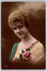 Postcard - RPPC Beautiful woman France c1921 1K - Picture 1 of 2