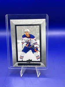 2023-24 Upper Deck Extended Series - 2003-04 Beehive #BH-10 Connor McDavid - Picture 1 of 2