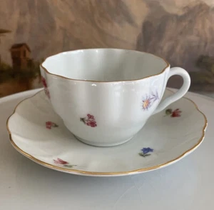 ARABIA FINLAND Scattered Flowers TEA CUP & SAUCER Mid Century Vintage - Picture 1 of 13