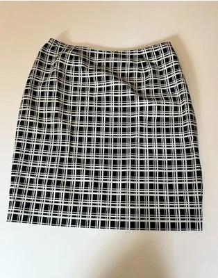 Saia curta Inv International Concepts preto e branco tamanho 14 - Imagem 1 de 2