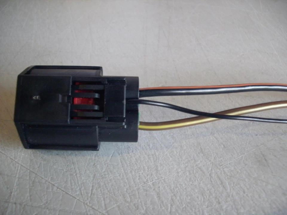 2006-2011  LINCOLN TOWN CAR FAN MODULE PIGTAIL NEW   - Image 1 of 1