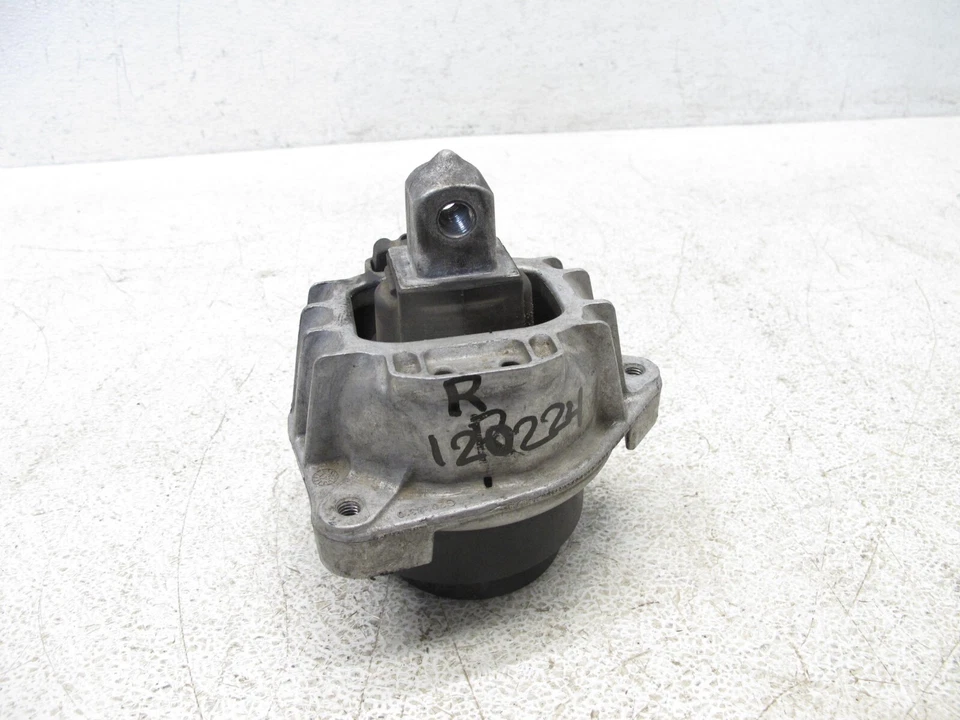 12-19 BMW F01 750i 550i GT 650i tracción trasera 4.4 motor montaje delantero derecho OEM 12022 Foto 1 de 4