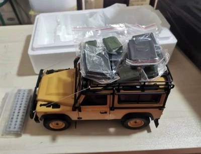 Kyosho Land Rover Defender 90 Yellow 1:18 Model Car - Immagine 1 di 4