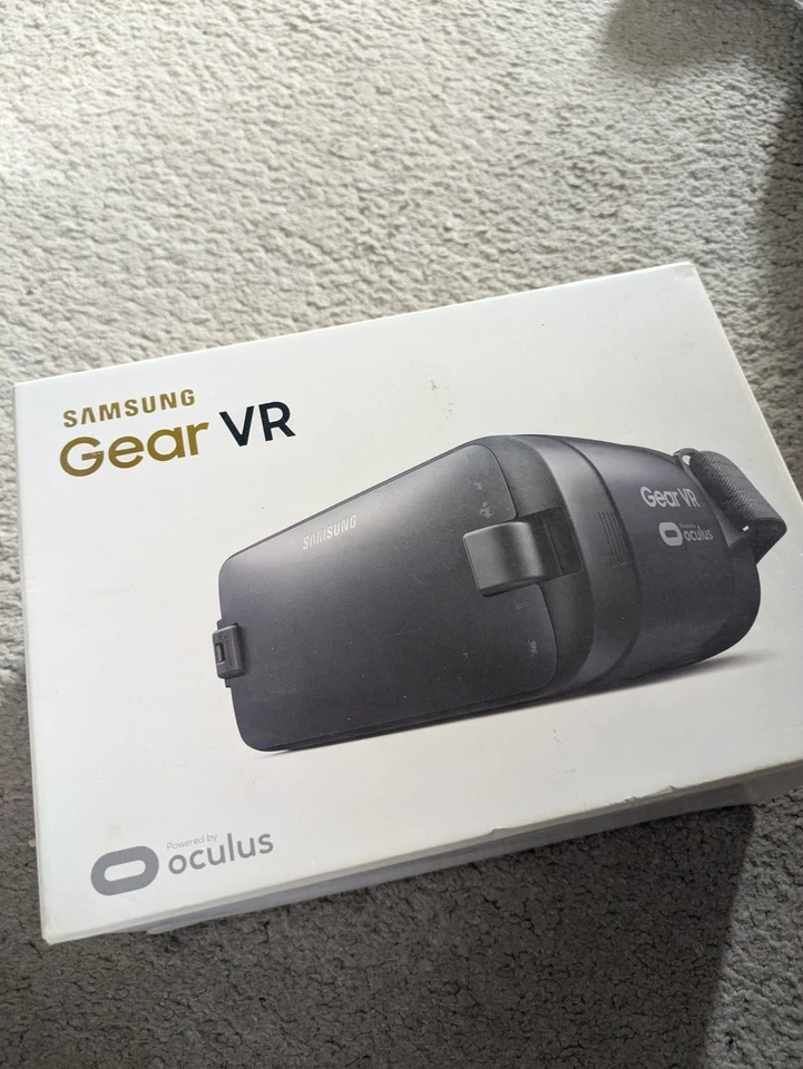 Samsung Gear VR Headset With Controller for S6 S7 S8 S8+ and Note SM-R325NZVABTU - Image 1 of 4