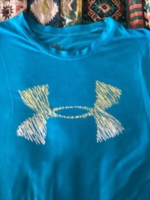 Under Armour Women’s Shirt Size Medium  - Imagem 1 de 4