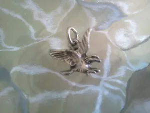 GIANT SALE ON AMERICAN SYMBOL OF USA. 2 BALD EAGLE 3D PEWTER CHARMS ALL NEW - Picture 1 of 1