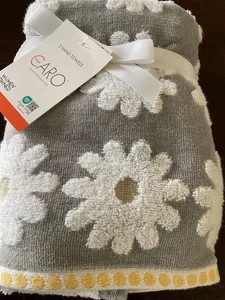 Caro Home Handtücher (2) Grau Weiß Gold Punkte 100% Baumwolle Neu mit Etikett - Bild 1 von 2